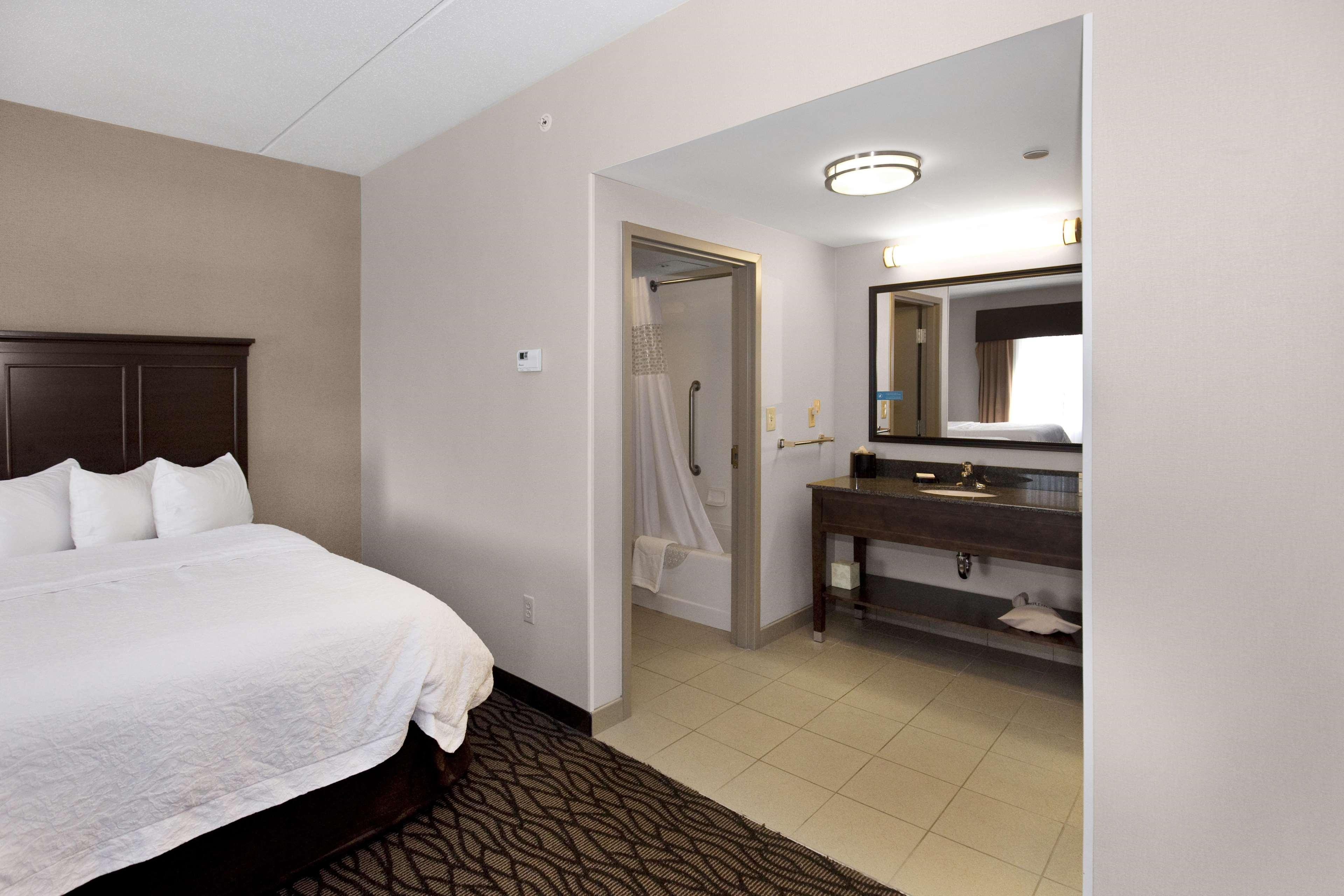 Hampton Inn Butler Bagian luar foto