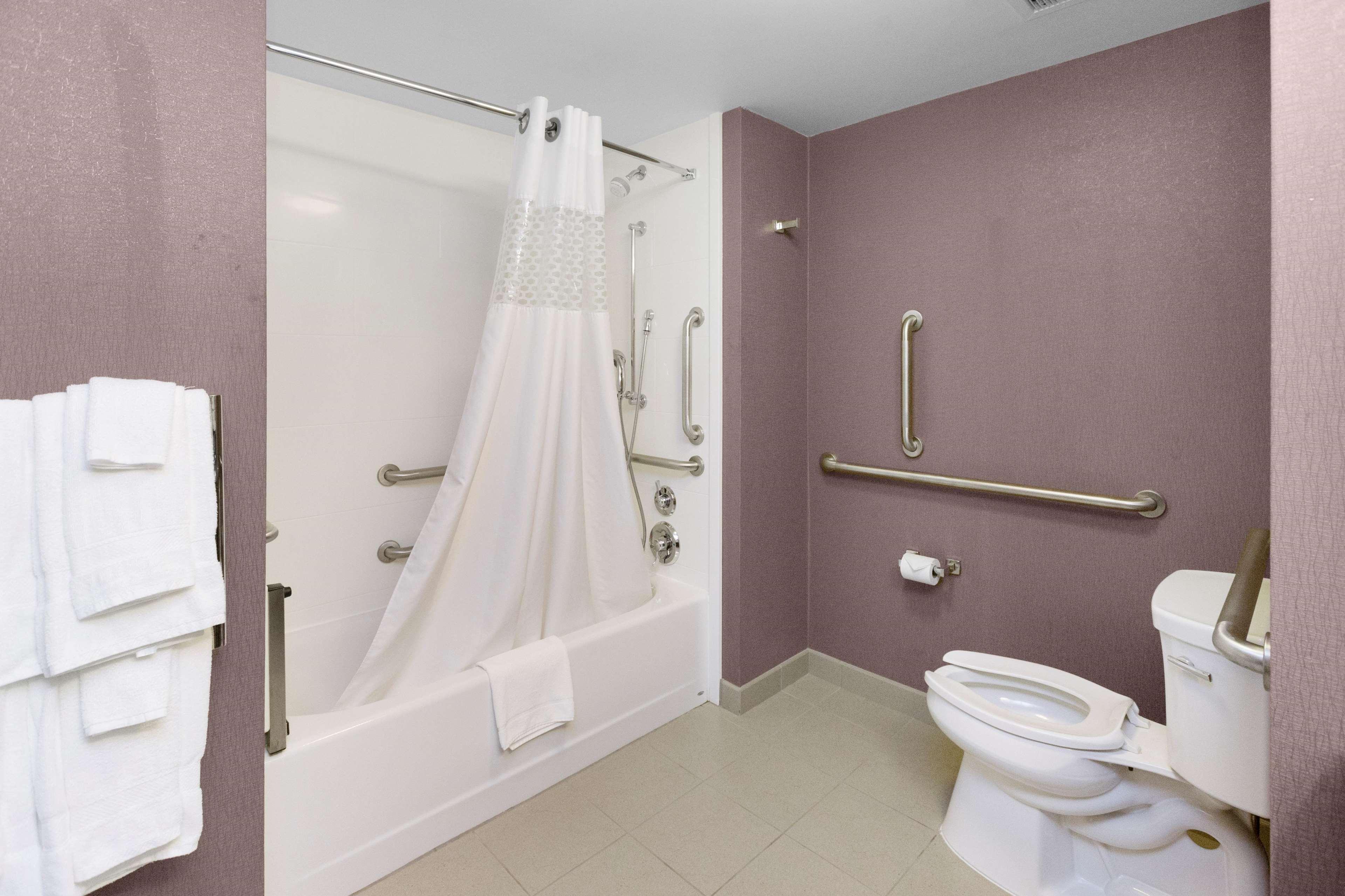 Hampton Inn Butler Bagian luar foto
