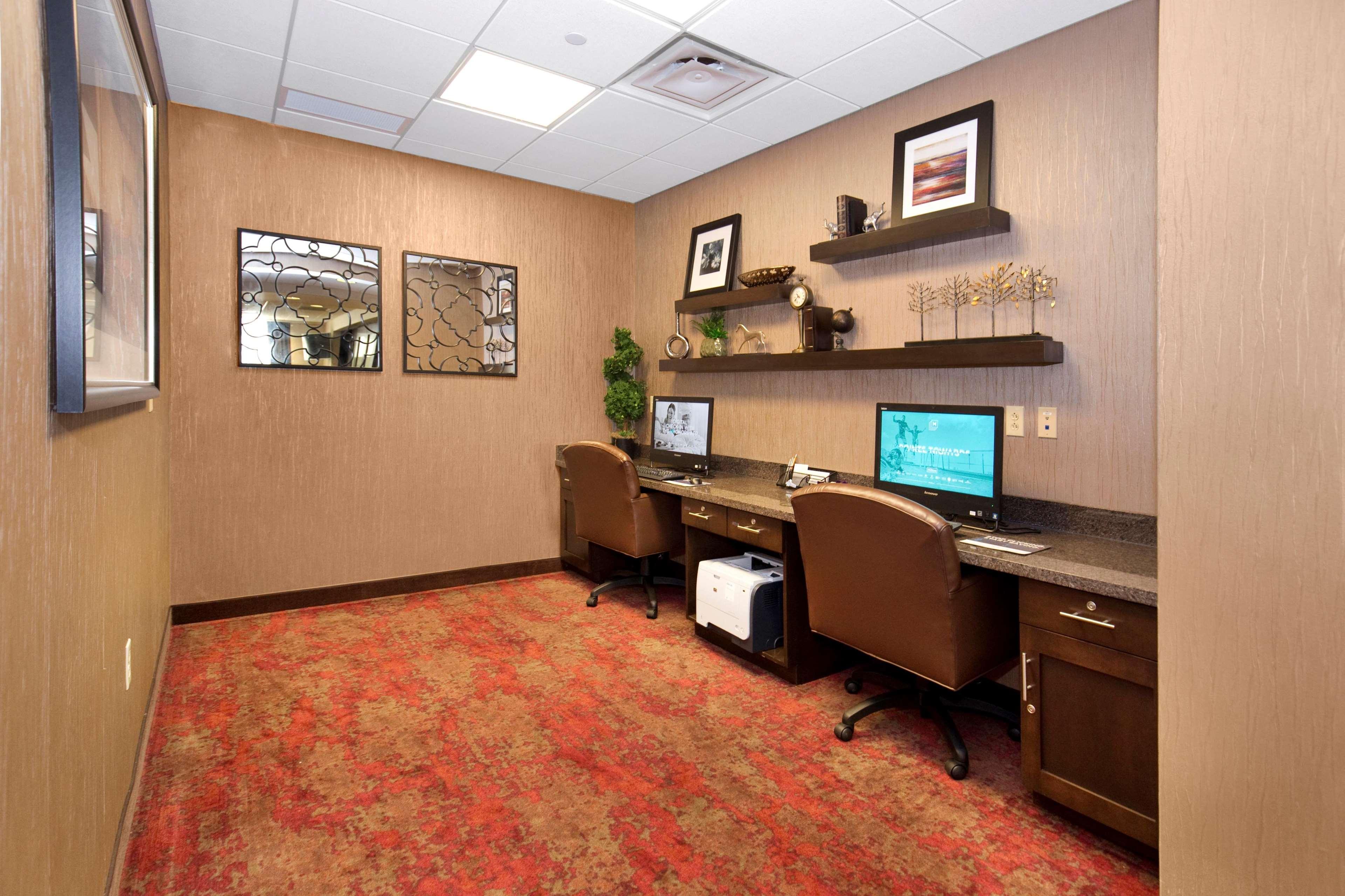 Hampton Inn Butler Bagian luar foto