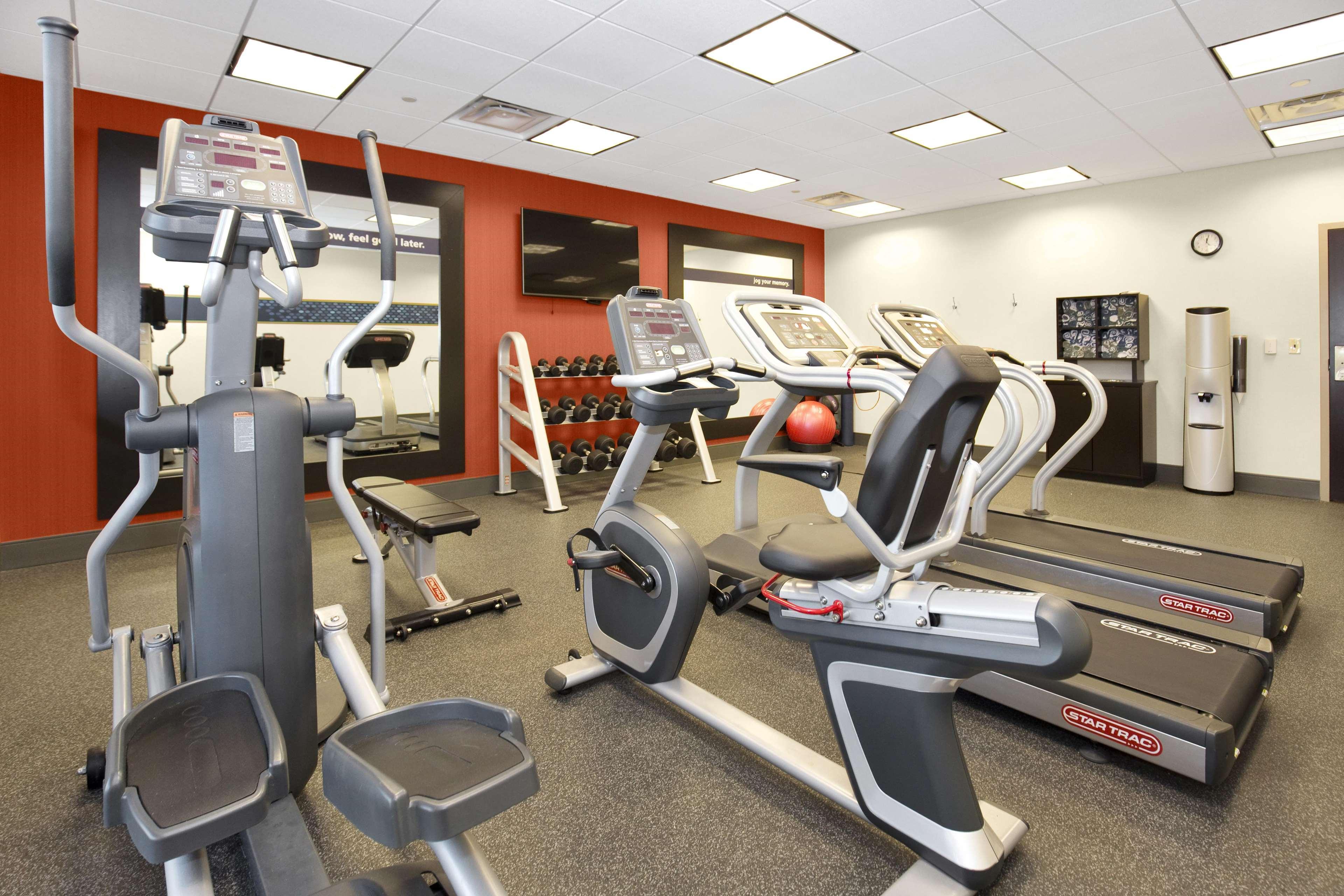 Hampton Inn Butler Bagian luar foto