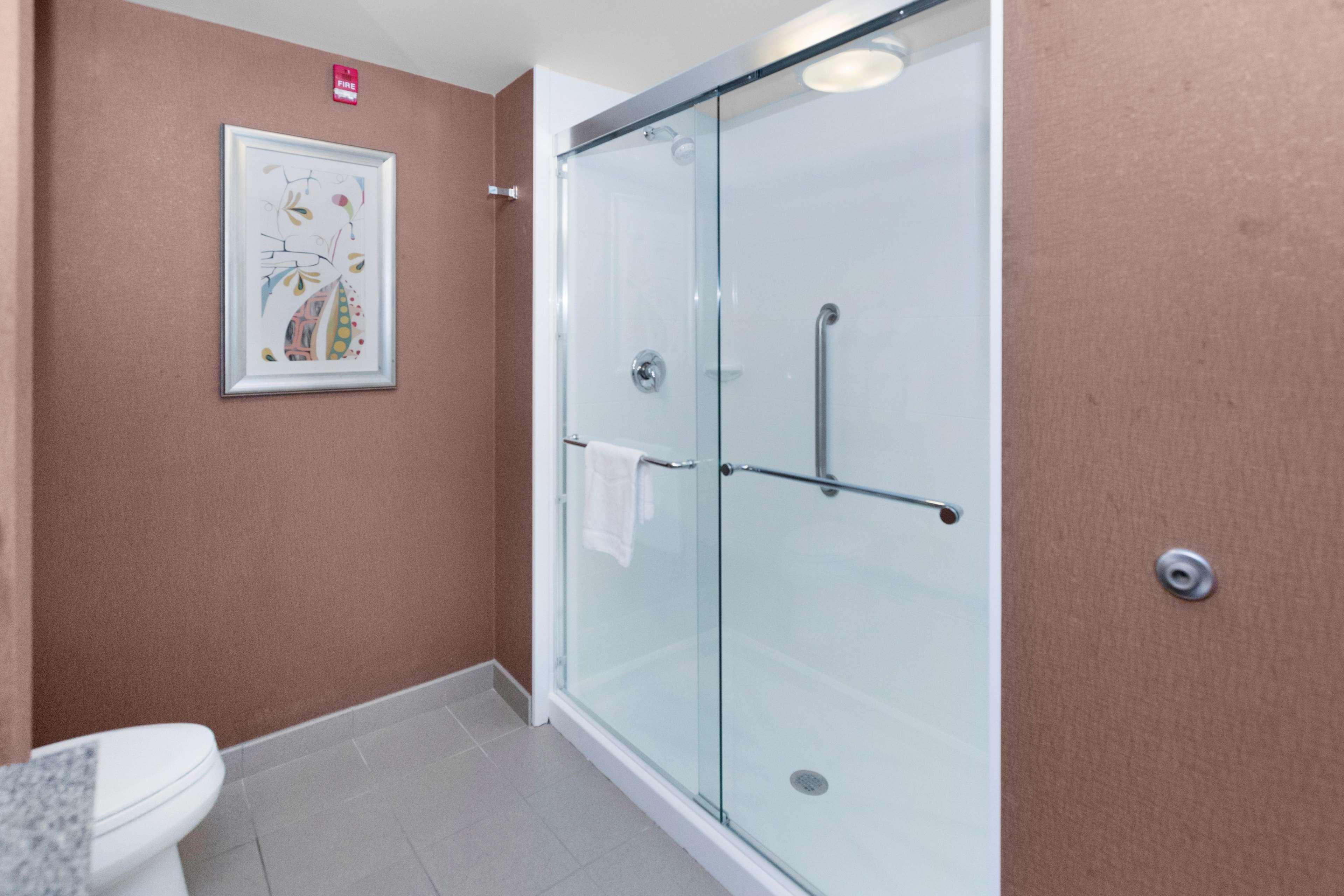Hampton Inn Butler Bagian luar foto