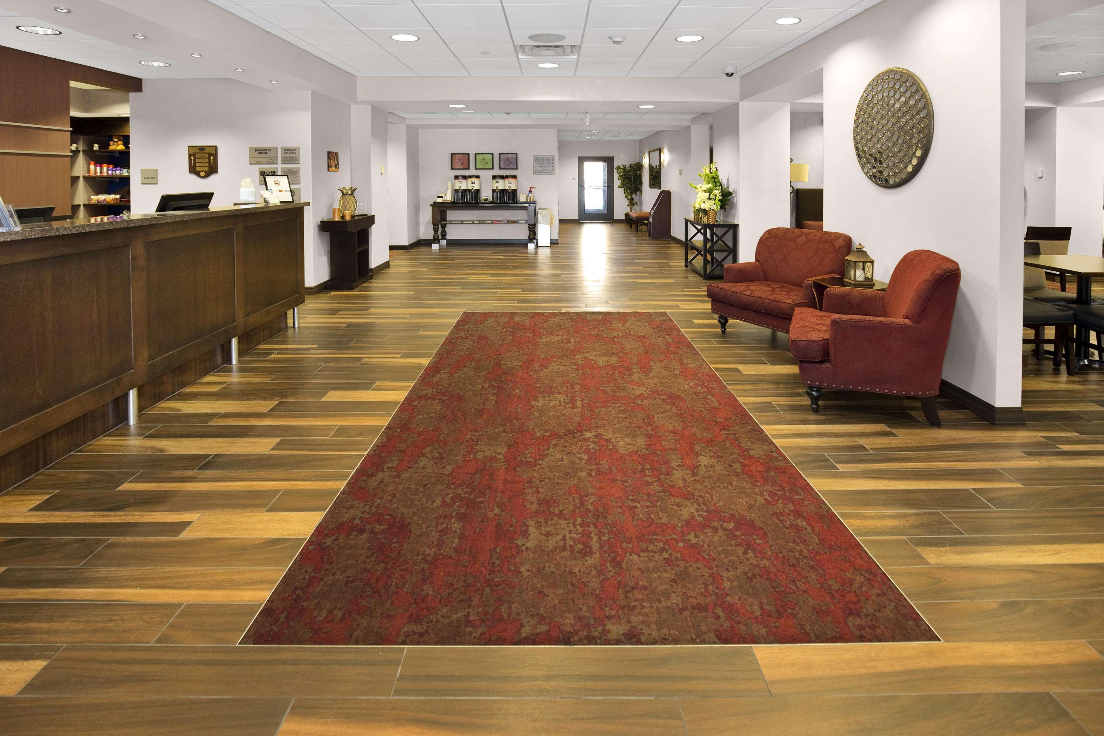Hampton Inn Butler Bagian luar foto