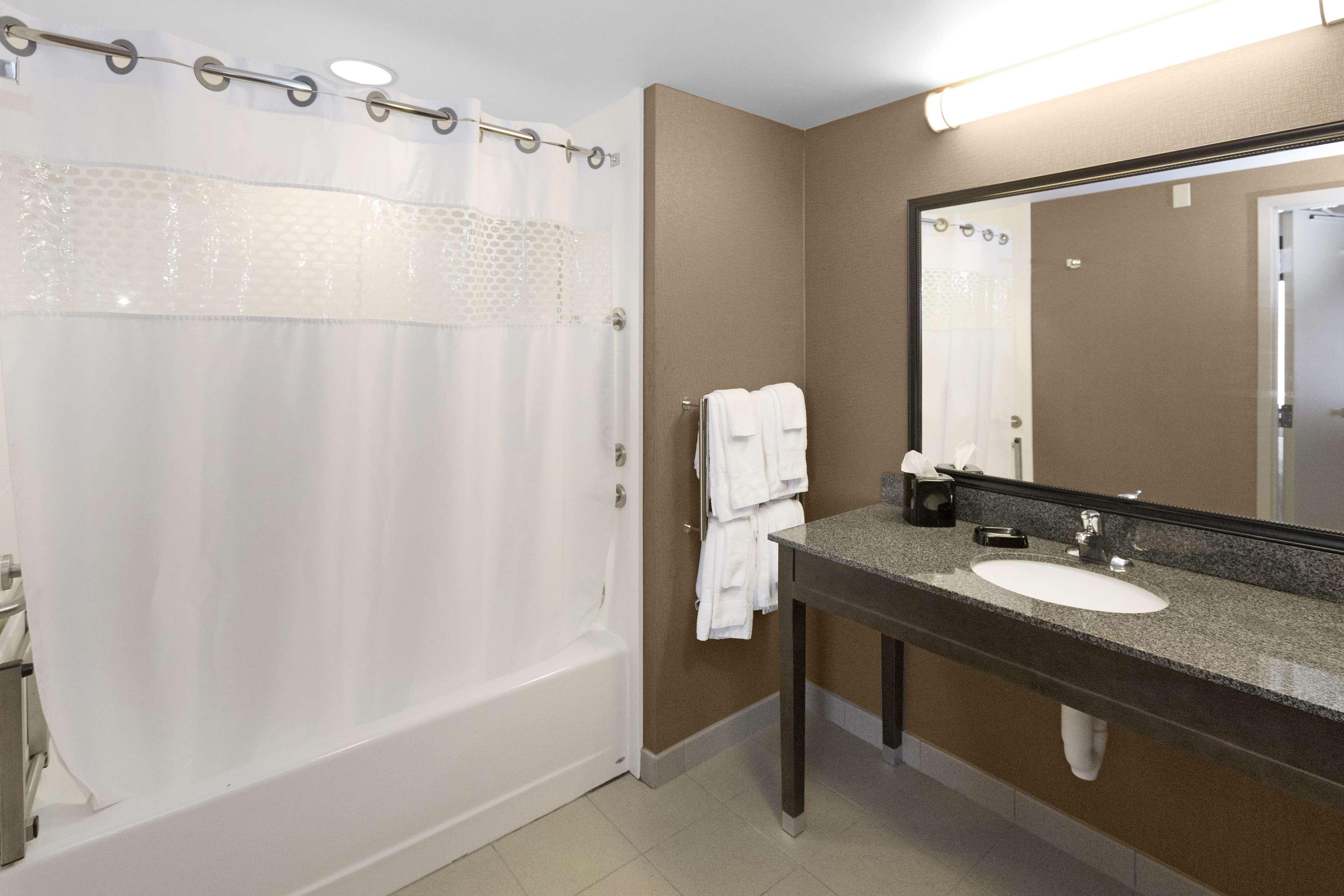 Hampton Inn Butler Bagian luar foto