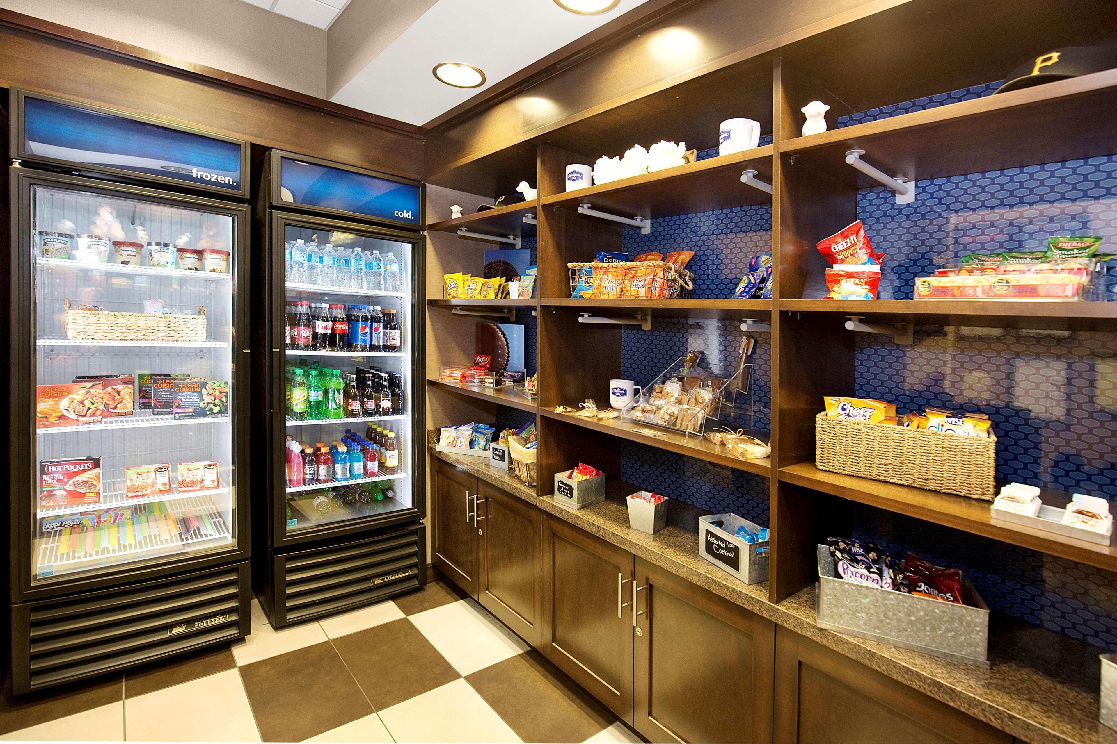 Hampton Inn Butler Bagian luar foto