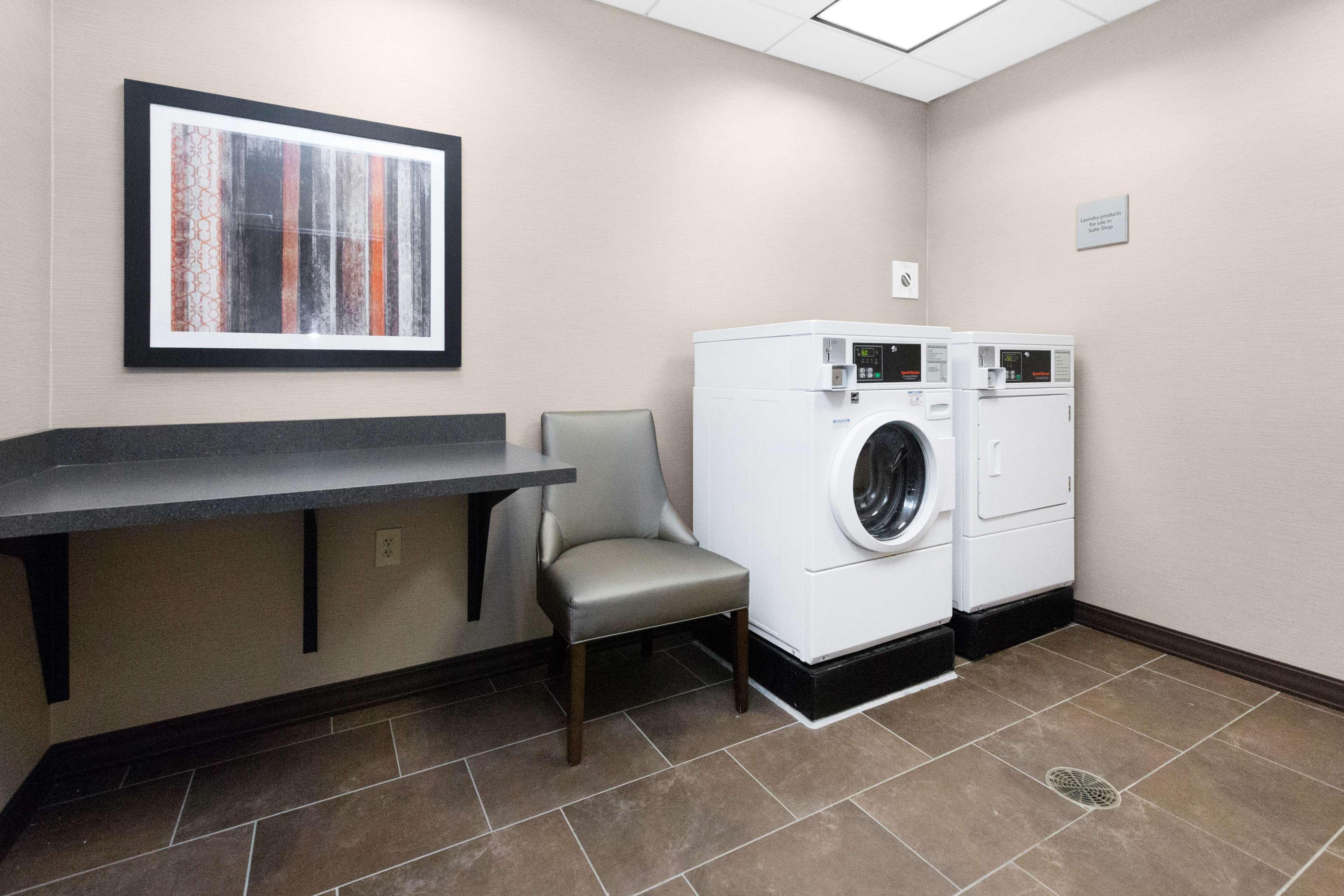 Hampton Inn Butler Bagian luar foto